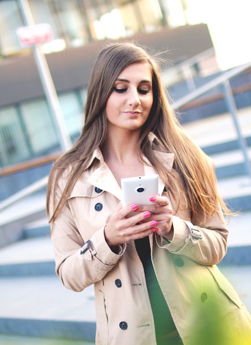 woman-smartphone